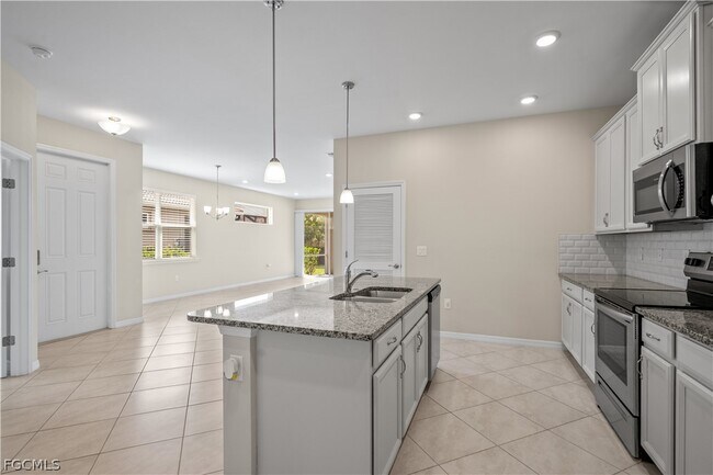 Building Photo - 4443 Dutchess Park Rd