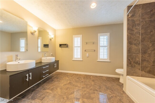 Building Photo - 3702 Glencairn Rd