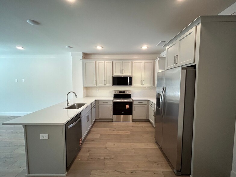 Building Photo - Brand New Townhome off Wire Rd, Close to Vet School and City Soccer Complex