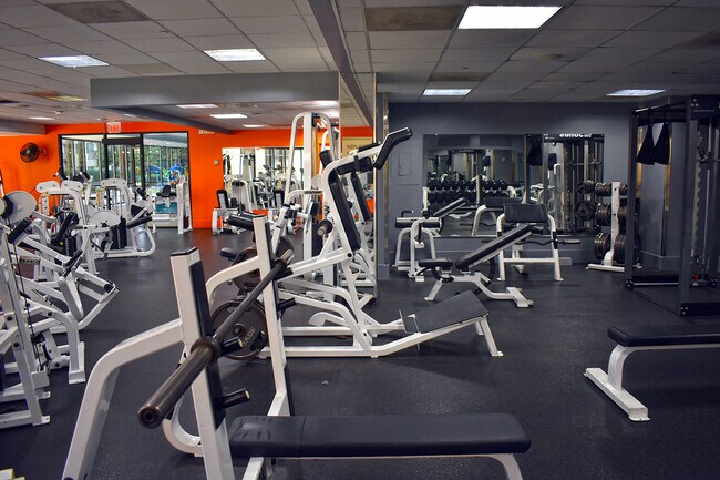 Fitness center - 5225 Pooks Hill Rd