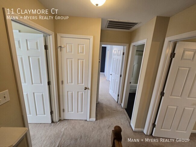 Building Photo - 11 Claymore Ct