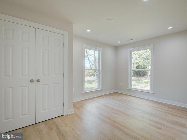 Building Photo - 14750 Jordan Ln