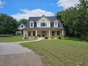 Building Photo - 1060 Great Oaks Dr