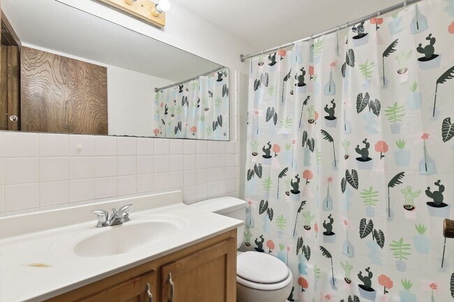 Building Photo - 819 11th Ave S