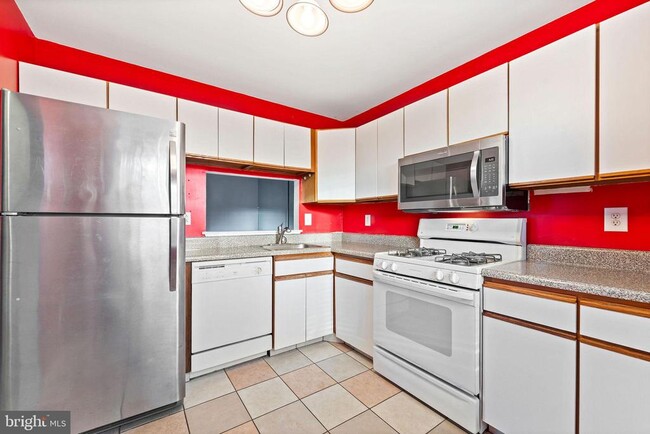 Building Photo - 1607 Hawthorne Ct