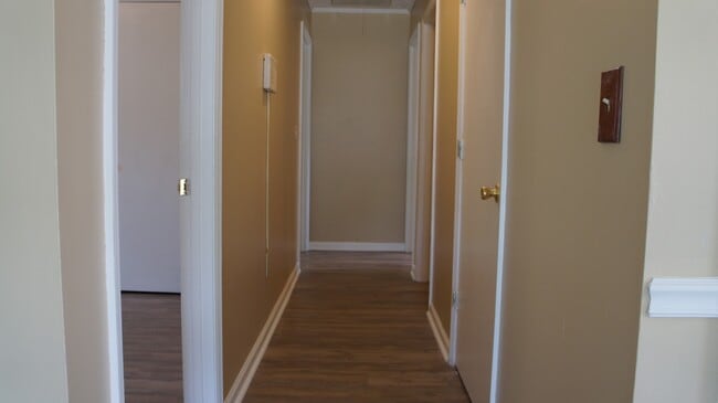 Building Photo - A Great Starter Home for rent Just For YOU!