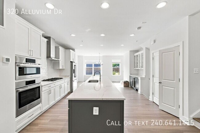 Building Photo - 320 Alluvium Dr