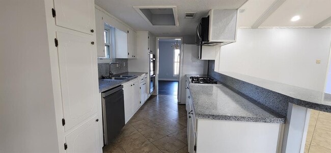Building Photo - 2714 Crowell Ln
