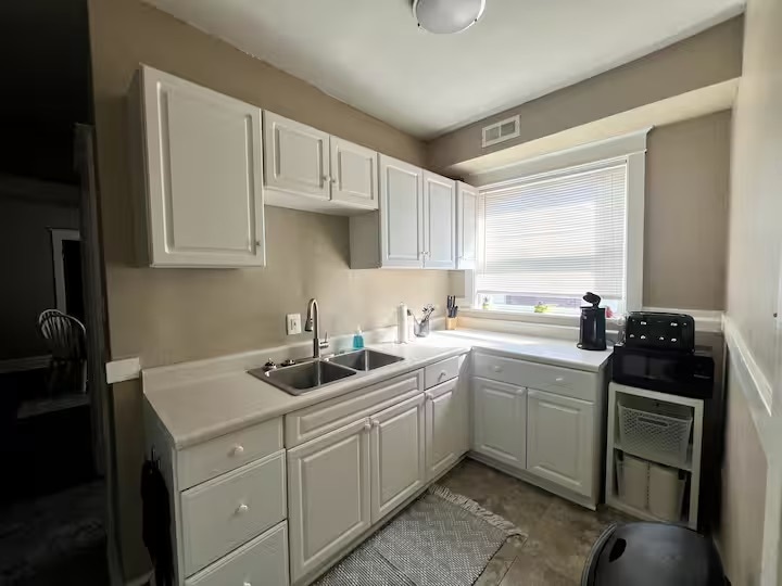 Building Photo - 4240 Lawn Ave