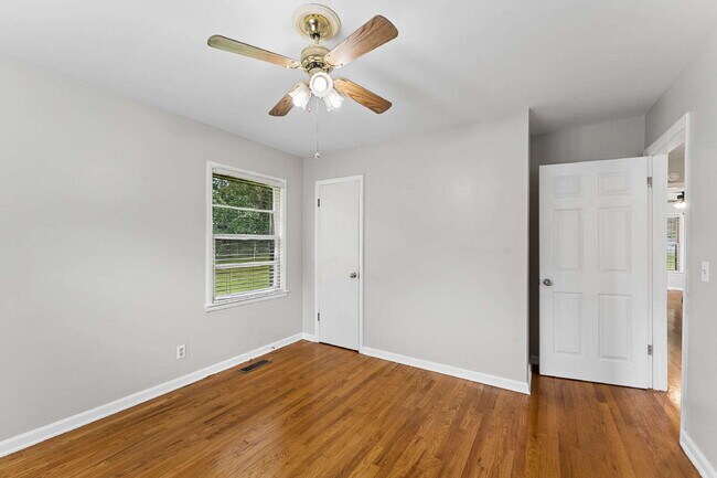 Building Photo - "Charming 3-Bedroom Retreat with Spacious Living in Murfreesboro!"