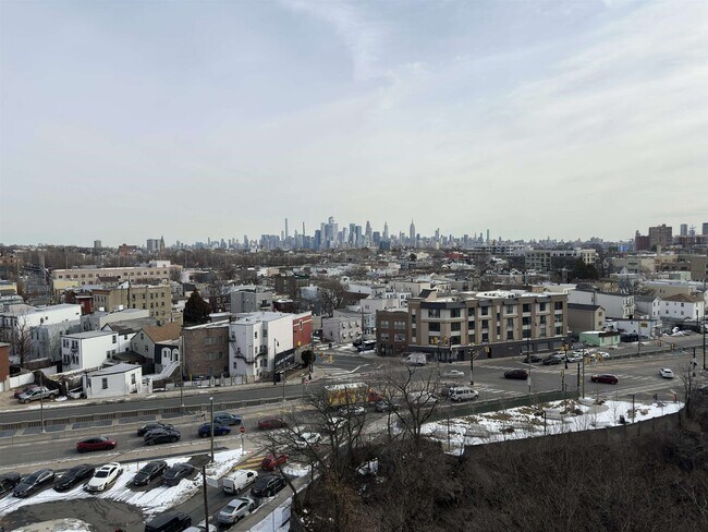 Building Photo - 201 St Pauls Ave