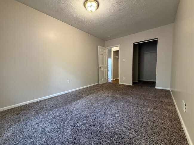 Building Photo - 421 Poplar Level Ct