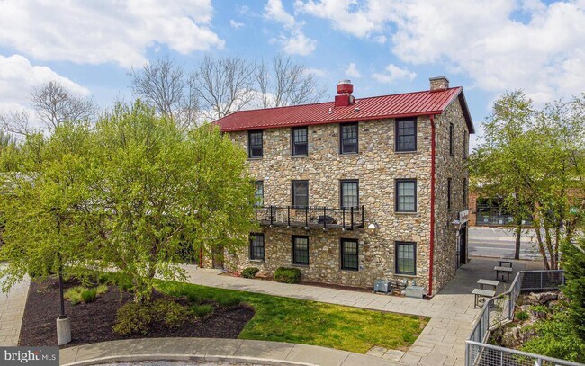 Primary Photo - 26 E Lancaster Ave