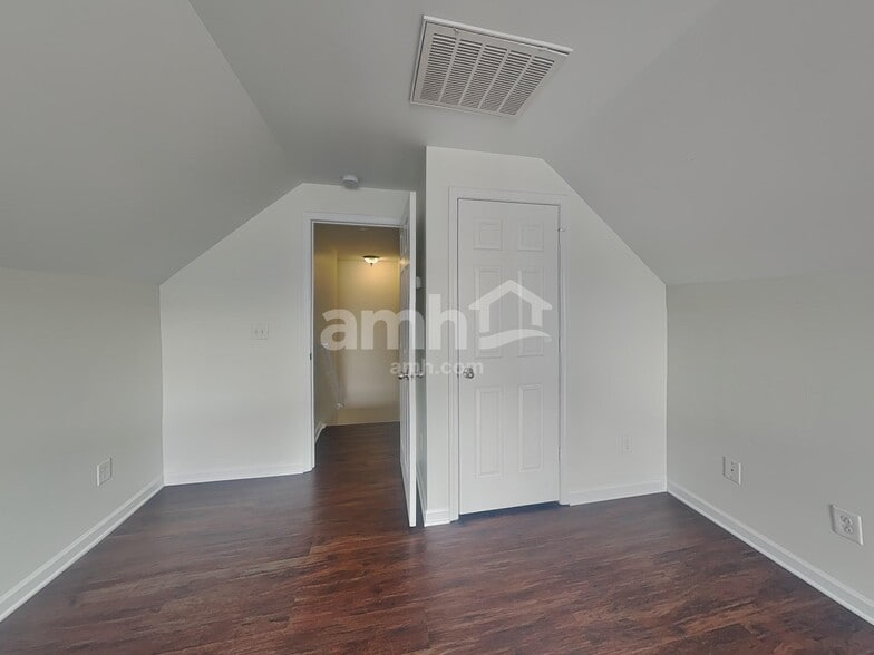 Building Photo - 1026 Skillbeck Rd