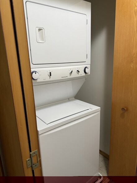 Building Photo - 5293 Manchester Dr