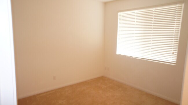 Building Photo - BEAUTIFUL 4 BEDROOM HOME IN GUARD GATED CO...