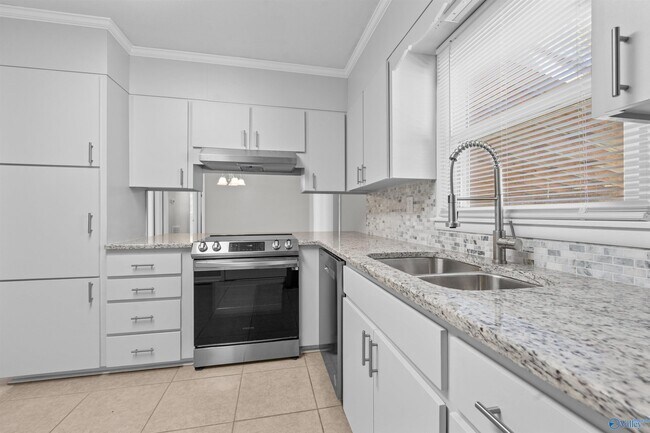 Building Photo - 1007 Heard Ct SE