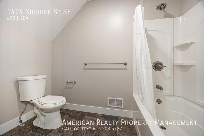 Building Photo - 1424 Sigsbee St SE