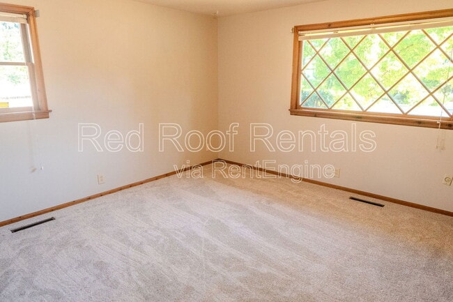 Building Photo - 815 Maywood Ln