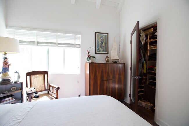 Building Photo - 2508 Arizona Ave