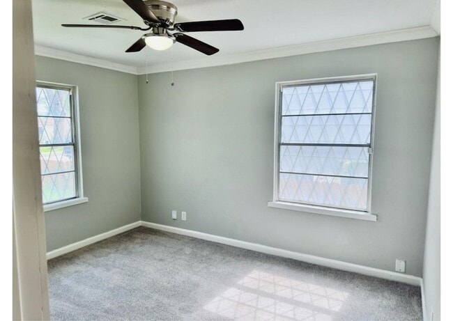 Building Photo - 4914 Kelso St