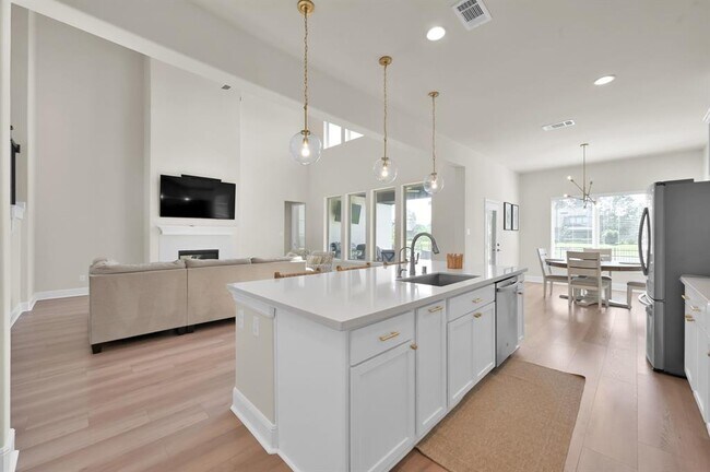 Building Photo - 10640 Red Tail Pl
