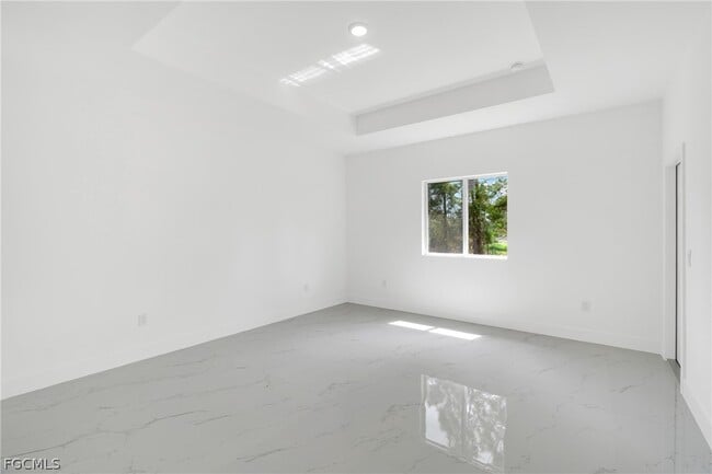 Building Photo - 724 Lamar St E