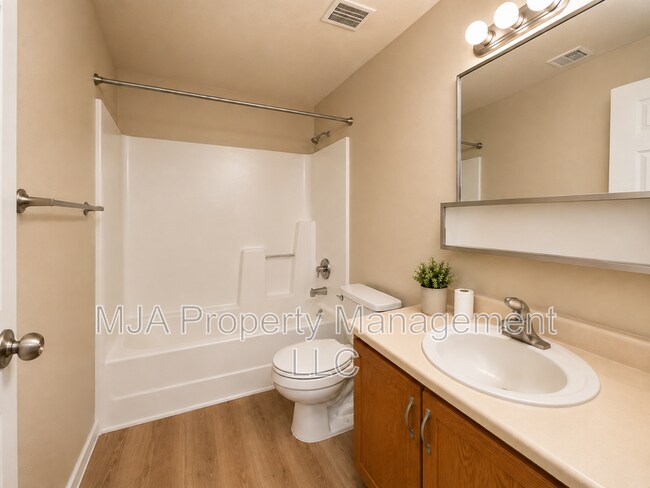 Building Photo - 4642 S Arlington Park Dr