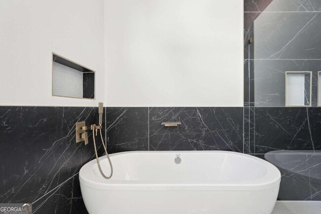 Building Photo - 120 Thome Dr