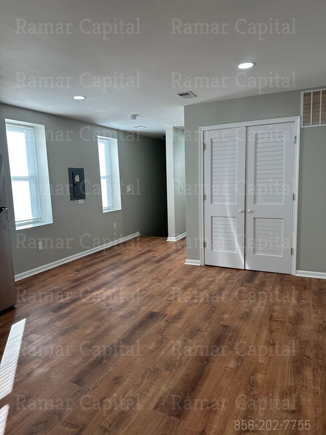 Building Photo - 451 Line St