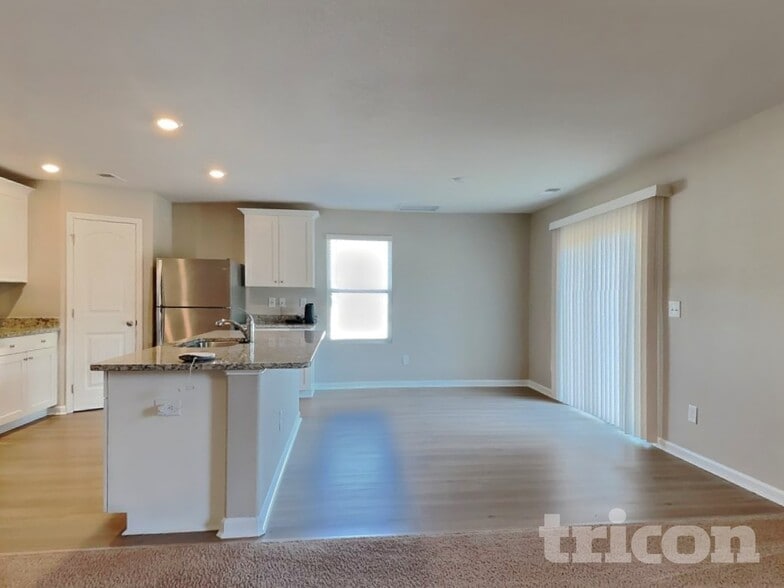 Building Photo - 14 Ivy Bank Dr