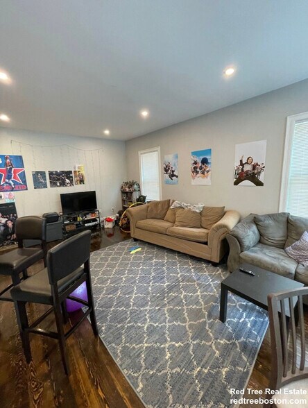 Building Photo - 91 Hillside St