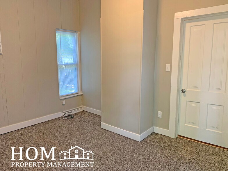 Building Photo - 322 E Humphrey St