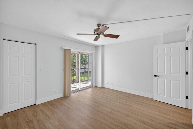 Building Photo - 14375 Strathmore Ln