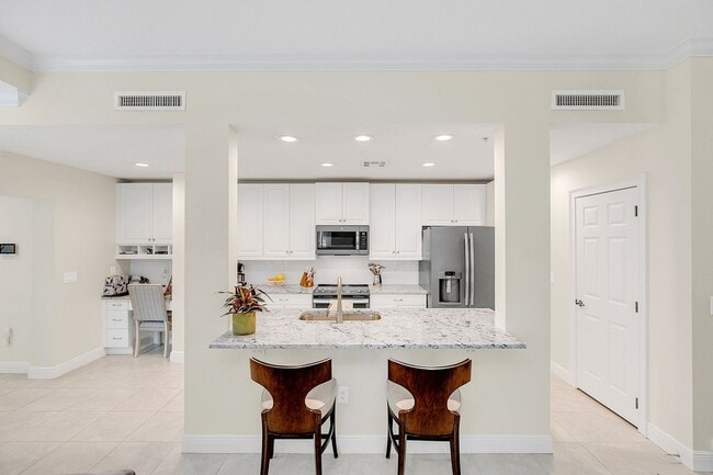 Building Photo - Beautiful Baldwin Park Orlando Town Home