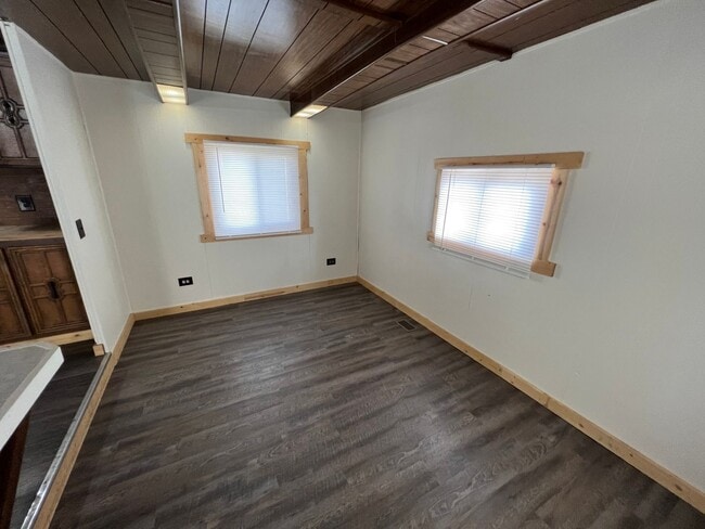 Building Photo - 2 Bedroom 1 Bath Updated Mobile Home in A ...