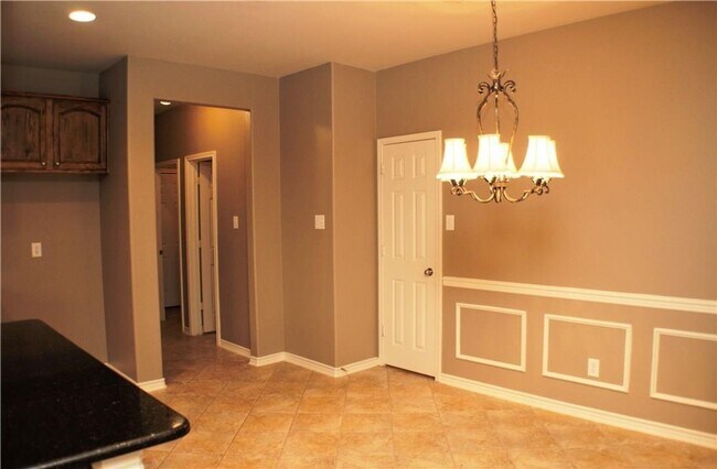 Building Photo - 9424 Snowberry Dr