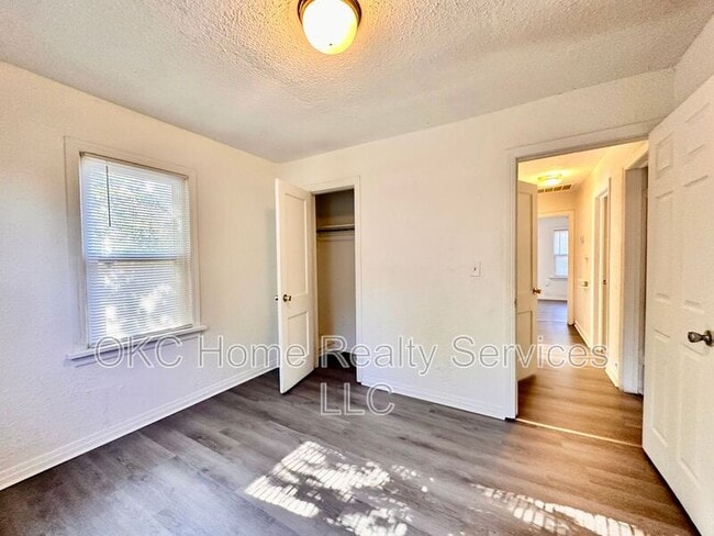 Building Photo - 2323 Towers Ct