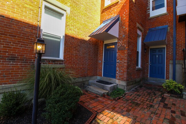 Building Photo - 2144 Saint James Ave