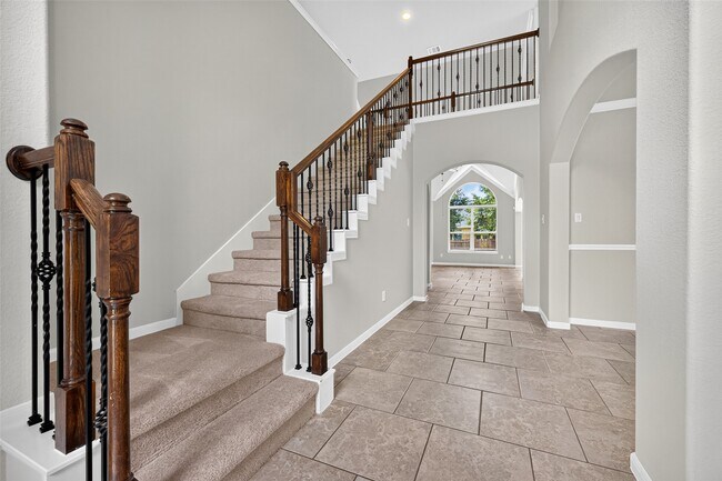 Building Photo - 50 Vershire Cir