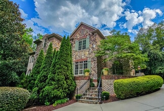Building Photo - 1008 Medinah Ct