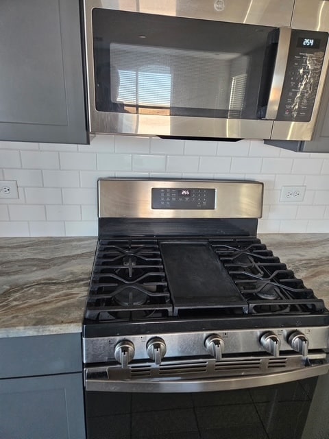 Building Photo - 646 W Calle Espadero