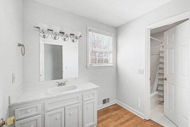 Building Photo - Stunning 3BR/2BA home in the desirable Temple Hills Golf Community!