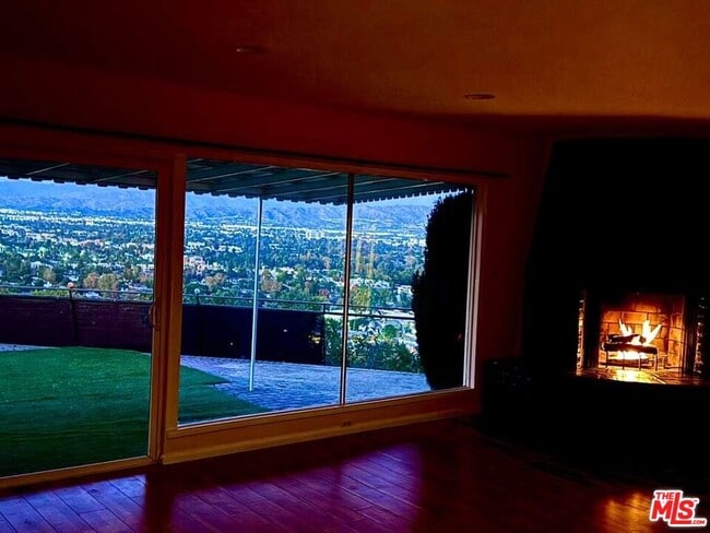 Building Photo - 3641 Sunswept Dr