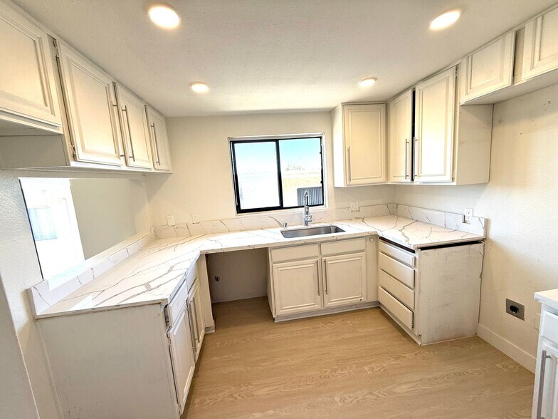 Building Photo - 1444 Centinela Ave