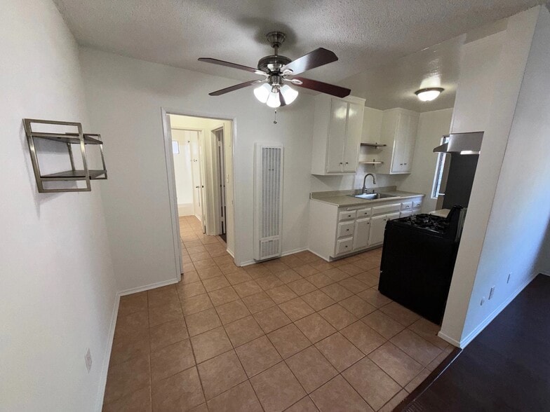 Building Photo - 1114 W 18th St