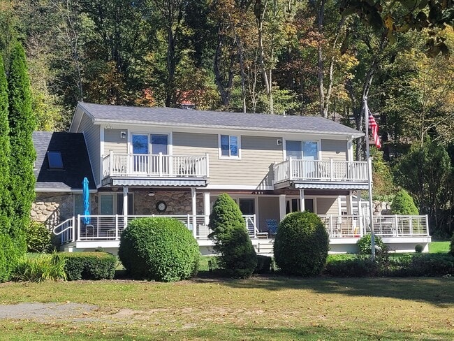 Building Photo - 5 Laurel Dr