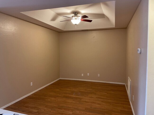 Building Photo - $1,550 2-3 Bedroom For Lease With Community Heated Pool & Spa in 85207!