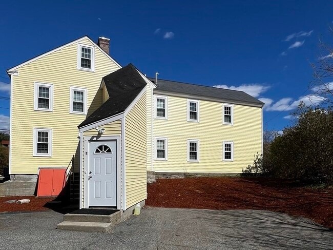 Building Photo - 292 Great Rd