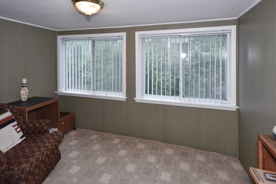 Building Photo - 2392 Warrensville Center Rd